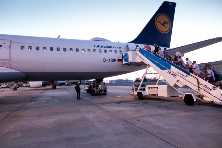 Lufthansa: Η κατάσταση δεν θα εξομαλυνθεί πριν από τον χειμώνα - Ζητά συγγνώμη από τους επιβάτες