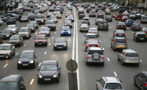 Κορονοϊός: Αυξάνεται το όριο επιβατών στα αυτοκίνητα