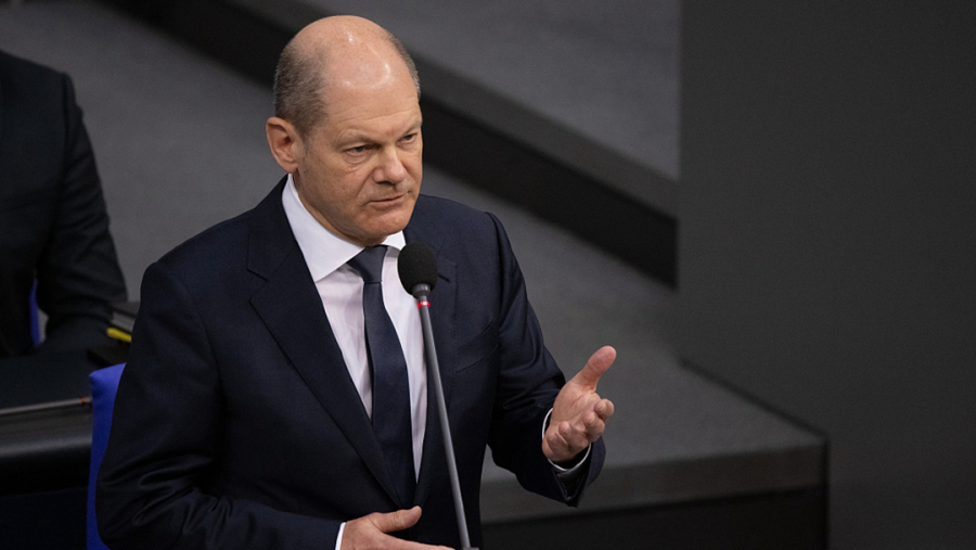 Reuters: Συμπληρωματικό προϋπολογισμό άμυνας €2 δισ. θέλει ο Σολτς