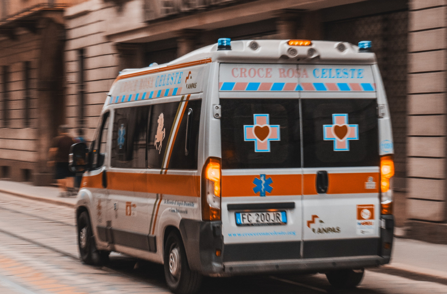 Ιταλία: Ένας νεκρός και δεκαεννέα τραυματίες από πτώση λεωφορείου σε χαράδρα στο νησί Κάπρι