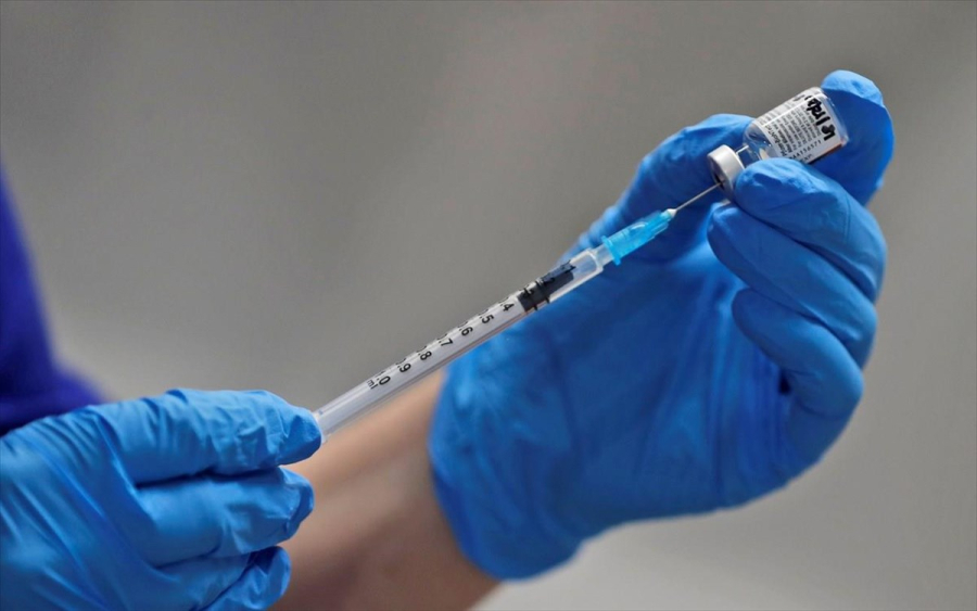 CDC: Πιο αποτελεσματικά κατά της Όμικρον τα ενισχυμένα εμβόλια