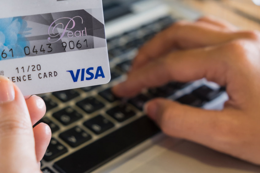 Visa: Καλεί σε ανοιχτές και διαλειτουργικές πληρωμές για φόρτιση ηλεκτρικών οχημάτων στην Ευρώπη