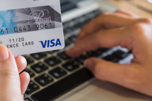 Visa: Καλεί σε ανοιχτές και διαλειτουργικές πληρωμές για φόρτιση ηλεκτρικών οχημάτων στην Ευρώπη