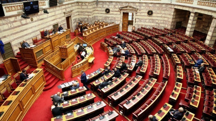 Βουλή: Στην Ολομέλεια το ν/σ με τα μέτρα στήριξης συγγενών θυμάτων Τεμπών