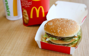 McDonalds: Τί ετοιμάζεται να αλλάξει στα burgers της