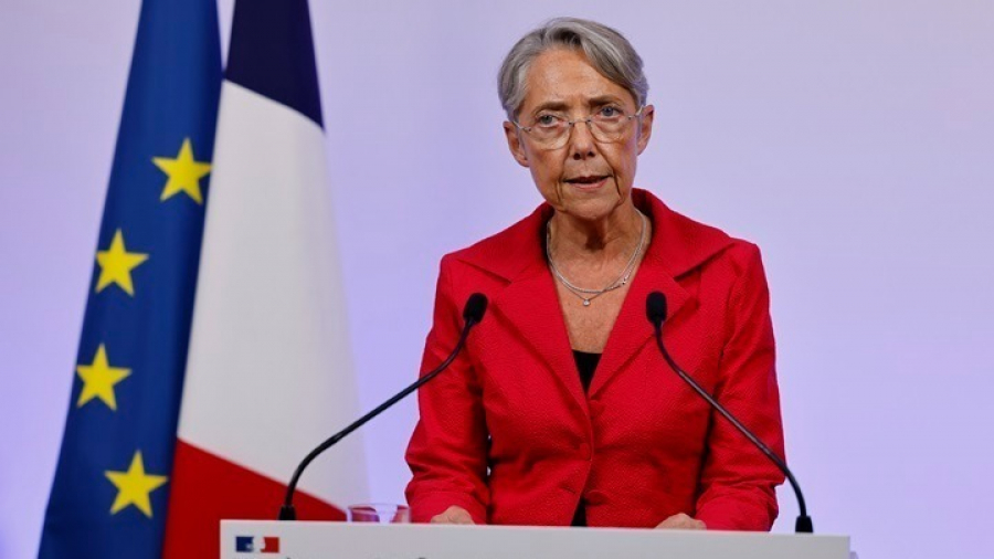 Γαλλία: Ο πρόεδρος Μακρόν δεν έκανε δεκτή την παραίτηση που υπέβαλε η πρωθυπουργός