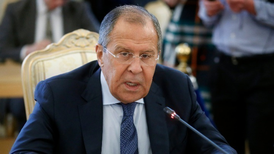Λαβρόφ: Η Μόσχα επιμένει στην αποστρατικοποίηση της Ουκρανίας