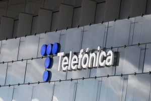 Telefónica: Θα απολύσει πάνω από 3.400 εργαζομένους στην Ισπανία