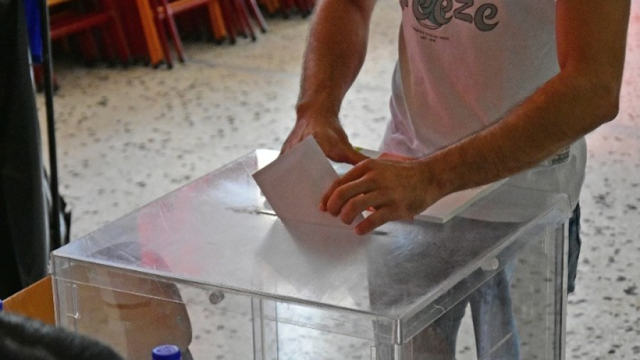 Metron Analysis: Στο 30,2% η ΝΔ, στο 15,8% η ΕΛΑΣ με απώλειες, κέρδη για ΠΑΣΟΚ