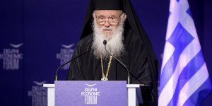 Οικονομικό Φόρουμ Δελφών: Στην προσφορά της Εκκλησίας κατά την Τουρκοκρατία αναφέρθηκε ο Αρχιεπίσκοπος Ιερώνυμος