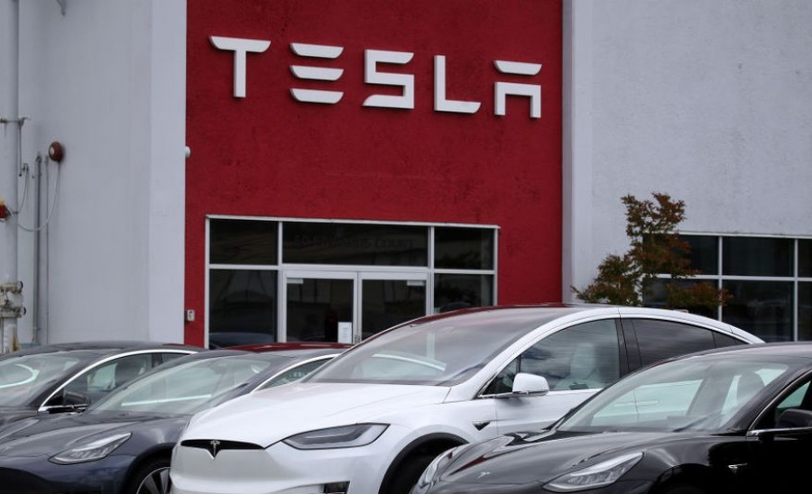 Tesla: Ο Ίλον Μασκ πώλησε μετοχές αξίας άνω των 16 δισ. δολαρίων