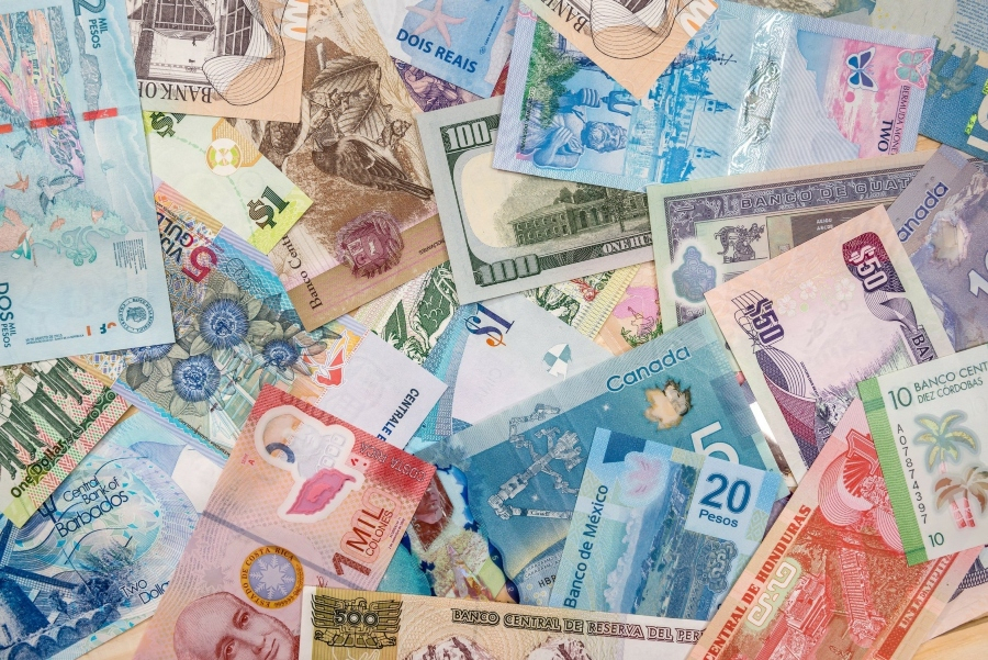 Το ευρώ ενισχύεται οριακά κατά 0,02%, στα 1,1820 δολάρια