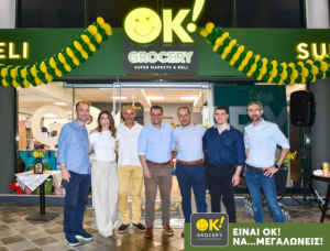 Από αριστερά προς τα δεξιά: οι ιδιοκτήτες του νέου καταστήματος, Φρόσω Βασιλειάδη και Ηλίας Ντούκος, μαζί με τον ιδιοκτήτη της OK! Anytime Markets κ. Κώστα Κορκιδάκη, τον Γενικό Διευθυντή Βορείου Ελλάδος κ. Γιώργο Σαρηγιαννίδη, τον Διευθυντή Franchise κ. Παναγιώτη Ζεμπιλά και τον Διευθυντή Δικτύου κ. Γιώργο Μπόνο.