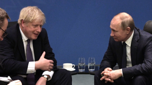 «Μ’ έναν πύραυλο, ένα λεπτό θα πάρει»: Ο Τζόνσον αφηγείται πώς «τον απείλησε» ο Πούτιν