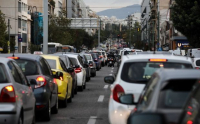 Ιδιαίτερα αυξημένη η κίνηση στους δρόμους της Αττικής