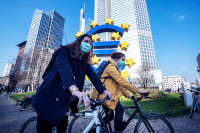 Κορονοϊός: Η Ευρώπη επανέρχεται σταδιακά στην κανονικότητα