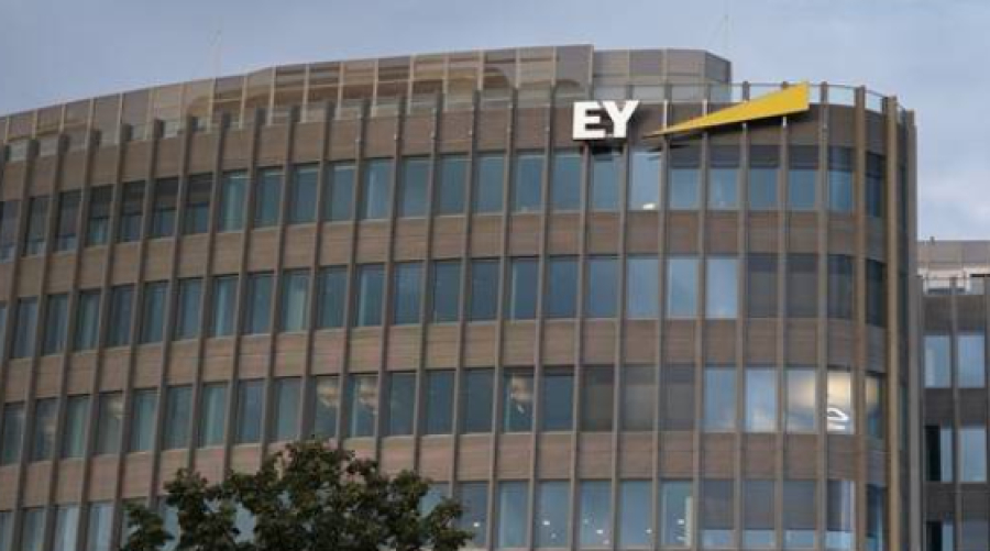 Βαριά καμπάνα στην EΥ για την απάτη που δεν είδε στη Γερμανία