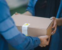 UPS και FedEx σταματούν τις παραδόσεις σε Ουκρανία και Ρωσία