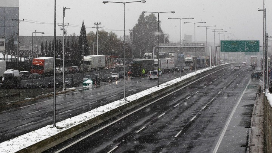 Κακοκαιρία Ελπίς: Έκλεισε για τα φορτηγά η Αθηνών - Λαμίας στο ύψος Καλυφτάκη