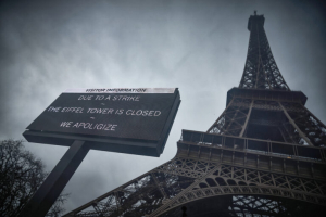 Κλειστός για τρίτη ημέρα ο Πύργος του Άιφελ λόγω απεργίας του προσωπικού