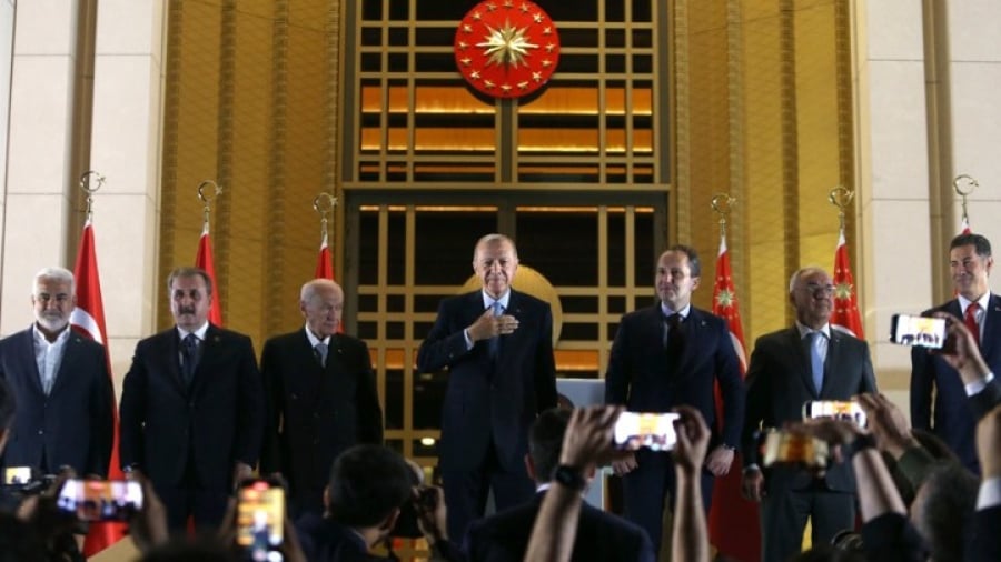 Κυρίαρχος ο Ερντογάν για άλλα πέντε χρόνια