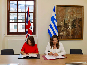Υπογραφή ΜοU από την Υπουργό Τουρισμού Όλγα Κεφαλογιάννη και τη Βρετανή ομόλογό της
