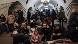 Εισβολή στην Ουκρανία: Πανικός και φόβος μεταξύ των κατοίκων- Σχεδόν 100.000 εγκατέλειψαν τις εστίες τους