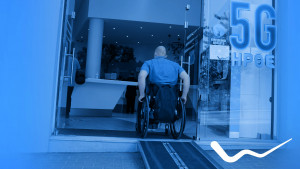 WIND: Συμβάλλει στην ισότιμη προσβασιμότητα τοποθετώντας ράμπες ΑμεΑ σε όλα τα καταστήματά της