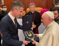 Με το Χρυσό Μετάλλιο Αξίας της Πόλεως των Αθηνών τίμησε ο Δήμαρχος Αθηναίων τον Πάπα Φραγκίσκο