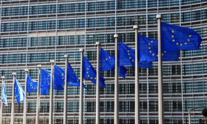 ΕΕ: Ικανοποίηση για την επιστροφή των ΗΠΑ στη Συμφωνία των Παρισίων για το κλίμα