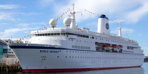 Κρουαζιέροπλοιο - πλωτό πανεπιστήμιο στα Χανιά