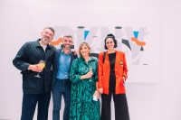 DKNY: Φαντασμαγορικό fashion event στο κέντρο της Αθήνας με έμπνευση από τη καμπάνια "Do Your Thing"