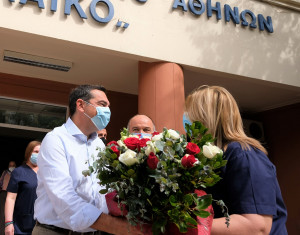 Τσίπρας: Ένα "μεγάλο ευχαριστώ" σε όλους που είναι στην πρώτη γραμμή