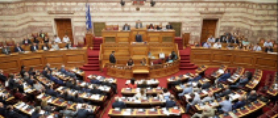 Ψηφίστηκε το νομοσχέδιο που ορίζει την «πλειοψηφία» στο 43% για δήμους και περιφέρειες