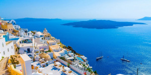 BBC: Πώς η Ελλάδα μετατρέπει τα νησιά της σε Covid-free για να υποδεχθούν τους τουρίστες