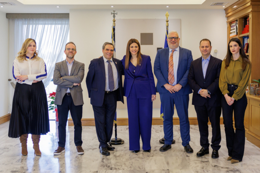 Από αριστερά προς τα δεξιά: Μαρία Μαντζάκου, Νομικός Σύμβουλος Υπερταμείου, Γιάννης Ανδριανόπουλος, Επικεφαλής Τομέας ΣΔΙΤ &amp; Παραχωρήσεων Υπερταμείου, Μιχάλης Ζερβάκης, Πρύτανης Πολυτεχνείου Κρήτης, Σοφία Ζαχαράκη, Υπουργός Παιδείας, Κωνσταντίνος Ουγγρίνης, Αντιπρύτανης Πολυτεχνείου Κρήτης, Παναγιώτης Σταμπουλίδης, Αναπληρωτής Διευθύνων Σύμβουλος Υπερταμείου, Ευαγγελία Τσούμα, Υπεύθυνη έργου Υπερταμείο.