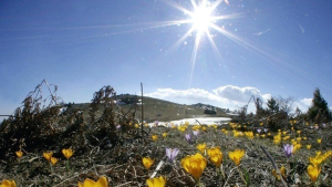 Ηλιοφάνεια με τοπικές νεφώσεις τη Δευτέρα - Υψηλές θερμοκρασίες για την εποχή