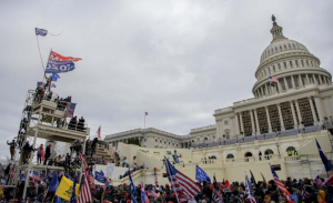 ΝΑΤΟ-Καπιτώλιο: Μεσίστιες οι σημαίες λόγω της επίθεσης στην Καμπούλ