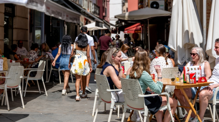 Δήμος Αθηναίων: Σφράγισε 38 καταστήματα για υπέρβαση κοινόχρηστου χώρου