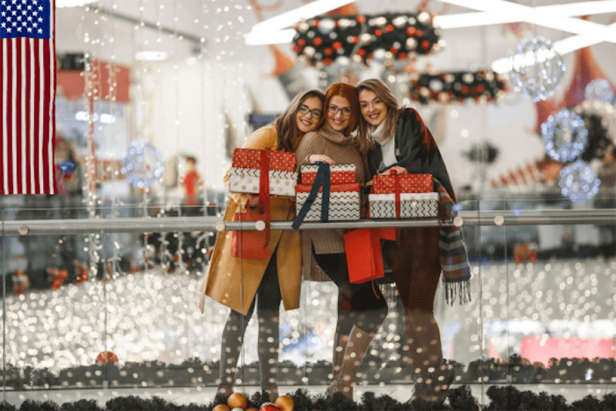 ΗΠΑ: Παρά τις αβεβαιότητες, οι Αμερικανοί αναμένεται να ξοδέψουν ένα ποσό ρεκόρ αυτές τις γιορτές