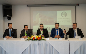 από αριστερά: Δρ. Βασίλειος Αποστολόπουλος, Διευθύνων Σύμβουλος του Ομίλου Ιατρικού Αθηνών, κ. Ανδρέας Γεωργαλλής, Επικεφαλής της ECM Partners Κύπρου και Αναπληρωτής Πρόεδρος του Διοικητικού Συμβουλίου της «Πολυκλινικής Υγεία», κ. Σάββας Λιασής, Πρόεδρος του Δ.Σ. της «Πολυκλινικής Υγεία» &amp; της ECM Partners, Υπουργός Υγείας Κύπρου κ. Μιχάλη Δαμιανός, Δρ. Γιώργος Ζαχαριάδης, Διευθύνων Σύμβουλος της «Πολυκλινικής Υγεία»