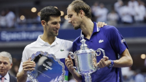 US Open: O Μεντβέντεφ νίκησε Τζόκοβιτς και πανηγύρισε τον πρώτο Grand Slam τίτλο της καριέρας του.
