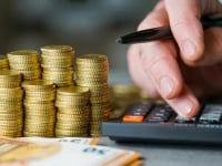 Εξωδικαστικός και για χρέη από 5.000 ευρώ: Πώς θα λειτουργήσει και πώς ωφελούνται 1 εκατομμύριο οφειλέτες