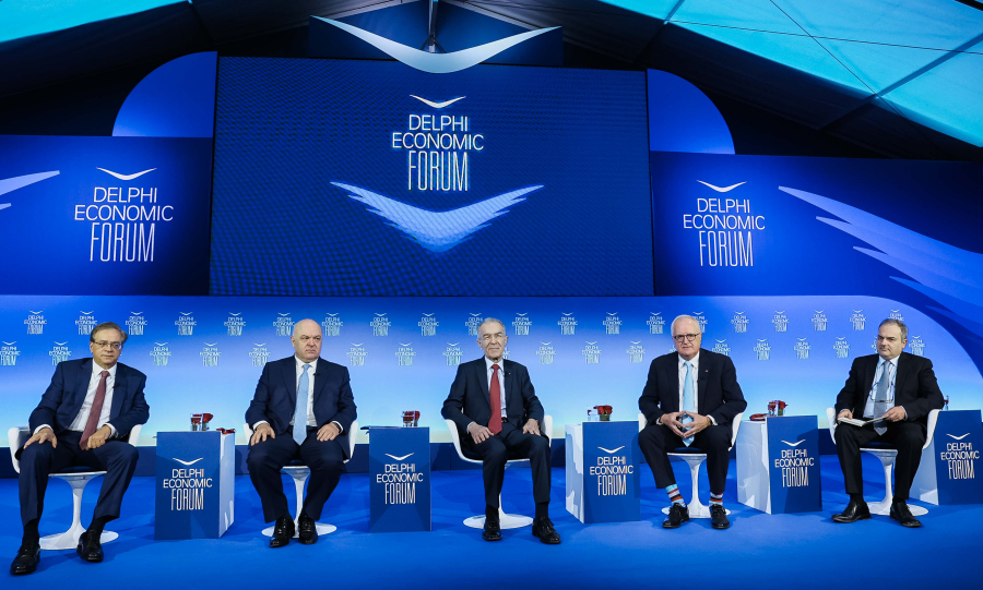 Από αριστερά ο Γκίκας Χαρδούβελης, Πρόεδρος ΔΣ της Εθνικής Τράπεζας της Ελλάδος, ο Γιώργος Ζανιάς, Πρόεδρος Δ.Σ., Μη Εκτελεστικός Σύμβουλος της Eurobank, ο Βασίλειος Ράπανος, Πρόεδρος ΔΣ της Alpha Bank, ο Γεώργιος Χαντζηνικολάου, Πρόεδρος της Τράπεζας Πειραιώς.