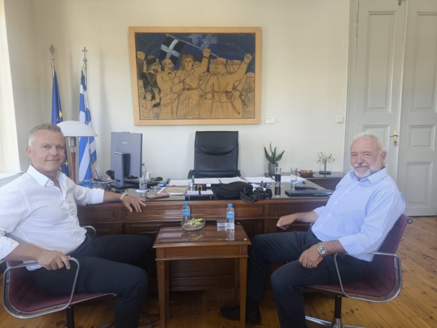 Aπό αριστέρα, Φώτης Μάγγος Γενικός Γραμματέας Αιγαίου και Νησιωτικής Πολιτικής, Παρασκευάς Φραντζέσκος, Πρόεδρος του ΕΕΣΥΜ