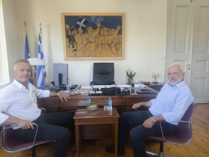Aπό αριστέρα, Φώτης Μάγγος Γενικός Γραμματέας Αιγαίου και Νησιωτικής Πολιτικής, Παρασκευάς Φραντζέσκος, Πρόεδρος του ΕΕΣΥΜ