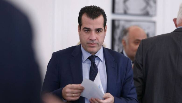 Επίθεση κατά του Θ. Πλεύρη σε κατάστημα εστίασης στα Πετράλωνα