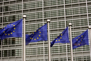 Ευρωπαϊκή Επιτροπή: Δαπάνες εκατομμυρίων για φωτογραφίες, βίντεο και... μακιγιάζ των μελών της
