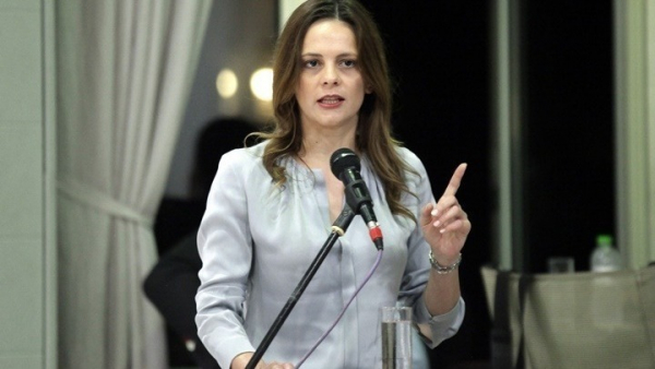 Αχτσιόγλου: Η κυβέρνηση μειώνει τη χρηματοδότηση Υγείας, συμπολίτες μας πεθαίνουν εκτός ΜΕΘ