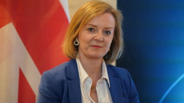 Βρετανία: Η Τρας υπόσχεται άμεσα μέτρα κατά της ακρίβειας, αν αναλάβει πρωθυπουργός
